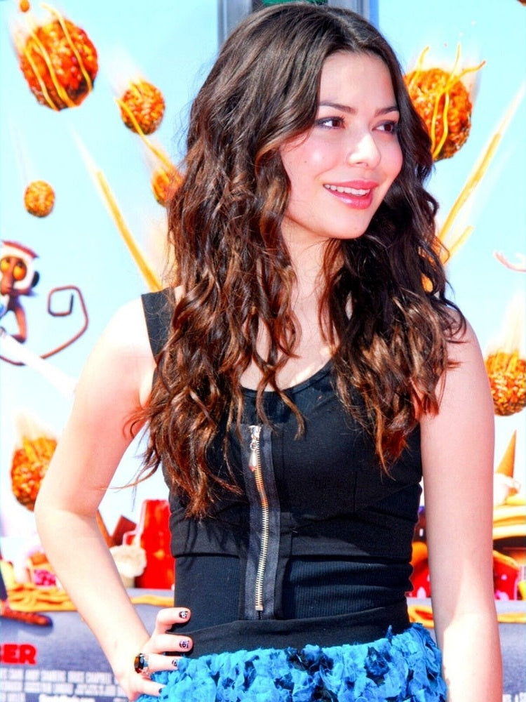 Miranda Cosgrove 8.5 x 11 Candid Color Photograph Art Print Photo Collectibles:Photographic Images:Photographs Style Your Walls
